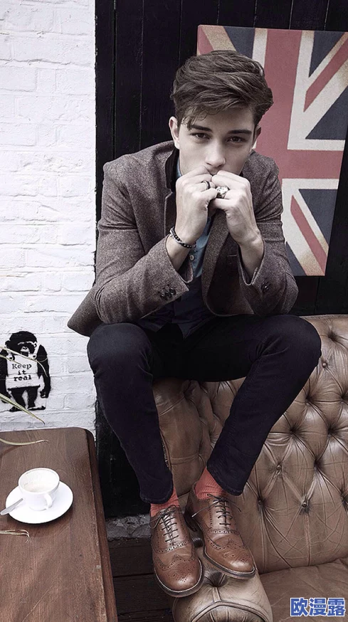 欧美野外猛男的大粗鳮台湾同胞:探讨在异国环境中,台湾男性如何展现其独特魅力与文化认同 欧美野外猛男的大粗鳮台湾同胞:探讨在异国环境中,台湾男性如何展现其独特魅力与文化认同